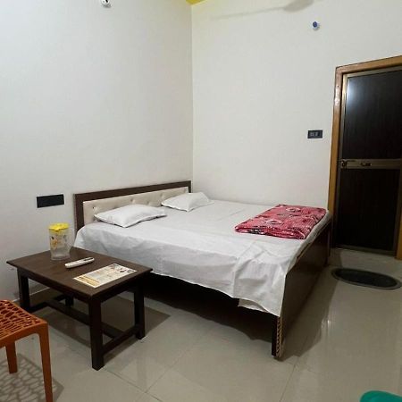 Veda Palace, 900 Meter Distancce From Temple Ayodhya Exterior photo
